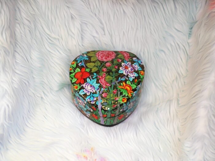 Real
Gold Heart Box 3 inches