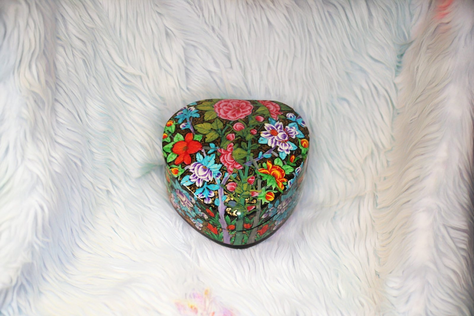 Real
Gold Heart Box 3 inches